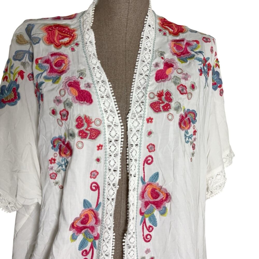 Paparazzi Embroidered Kimono Women's Size Small White Open Front Crochet Boho
